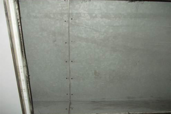 風(fēng)管開(kāi)口處清洗后 風(fēng)管開(kāi)口處清洗后