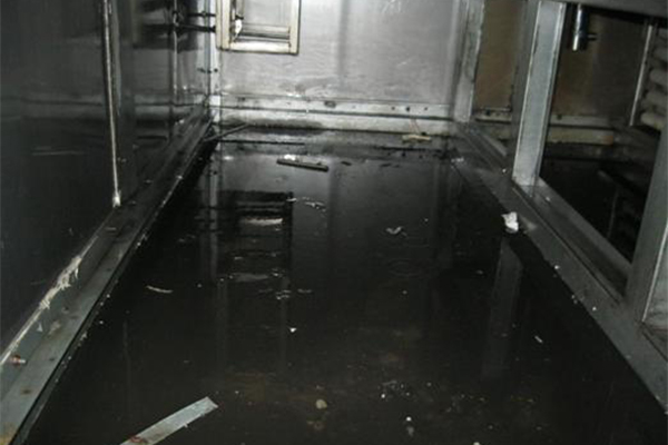 風(fēng)柜內(nèi)清洗前 風(fēng)柜內(nèi)清洗前